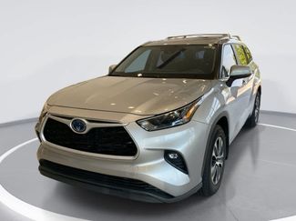 Used 2023 Toyota Highlander XLE AWD/4WD video 1
