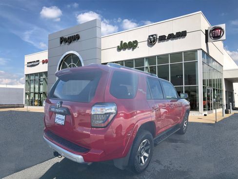 Used 2024 Toyota 4Runner TRD Off-Road image 2