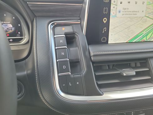 Used 2023 GMC Yukon SLT w/ SLT Luxury Package RWD image 23