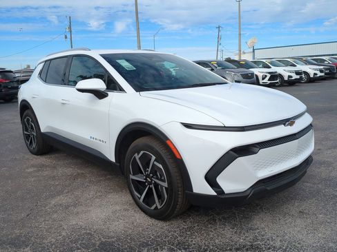 New 2026 Chevrolet Equinox EV LT image 2