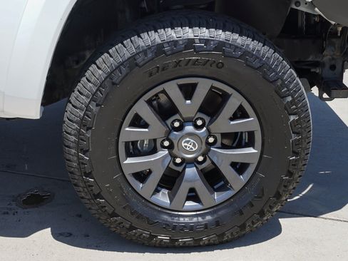 Used 2023 Toyota Tacoma SR5 AWD/4WD image 10