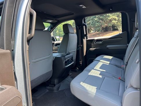 Used 2025 Chevrolet Silverado 1500 LTZ AWD/4WD image 46