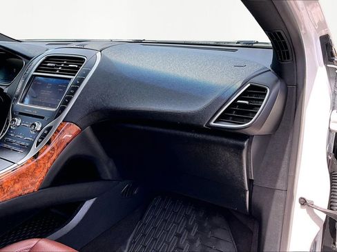 Used 2020 Lincoln Nautilus Reserve w/ Equipment Group 201A image 17