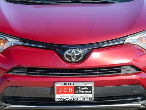 Used 2018 Toyota RAV4 XLE FWD image 5