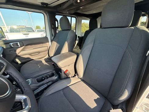 Used 2026 Jeep Wrangler Unlimited Sahara AWD/4WD image 15