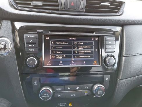 Used 2018 Nissan Rogue SV image 20