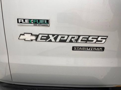 Used 2010 Chevrolet Express 2500 LT w/ LT Preferred Equipment Group RWD image 35