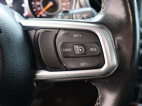 Used 2020 Jeep Wrangler Unlimited Sahara image 17