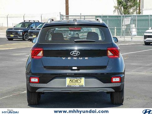 New 2026 Hyundai Venue SEL FWD image 5