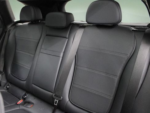 Used 2025 Mercedes-Benz GLC 300 image 25