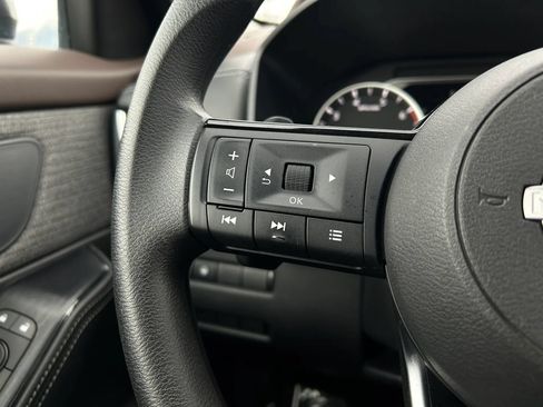 Used 2022 Nissan Rogue SV AWD/4WD image 10