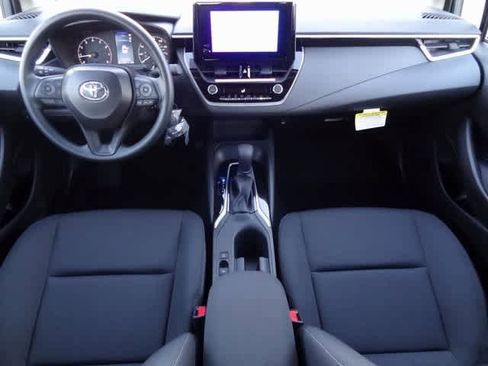 Used 2025 Toyota Corolla LE image 11