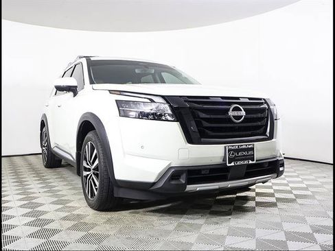 Used 2024 Nissan Pathfinder Platinum w/ Black Appearance Package AWD/4WD image 1