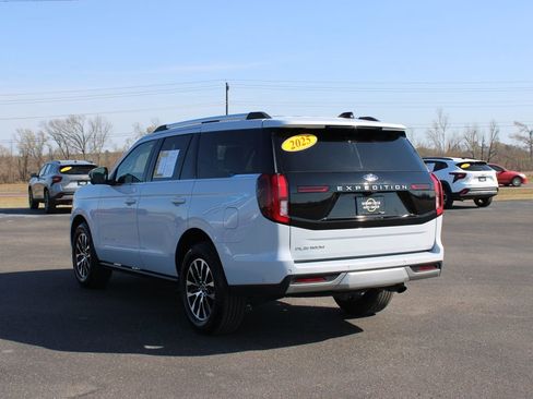 Used 2025 Ford Expedition Platinum AWD/4WD image 7