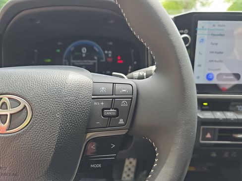 Used 2026 Toyota Camry SE w/ Multimedia Upgrade Package FWD image 17
