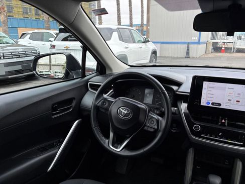 Used 2025 Toyota Corolla Cross LE image 33