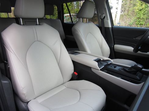 Certified 2025 Toyota Grand Highlander AWD image 21