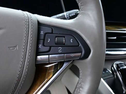 Used 2022 Cadillac Escalade Premium Luxury Platinum AWD/4WD image 33