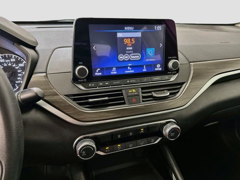 Used 2024 Nissan Altima 2.5 SV FWD image 25