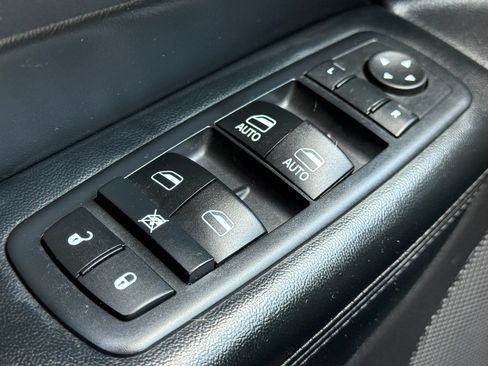 Used 2017 Jeep Grand Cherokee Laredo AWD/4WD image 23