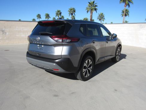 Used 2023 Nissan Rogue SV image 5
