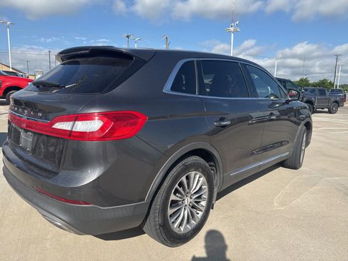Used 2017 Lincoln MKX Select w/ Select Plus Package FWD image 3