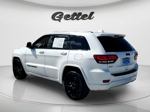 Used 2018 Jeep Grand Cherokee Altitude RWD image 4
