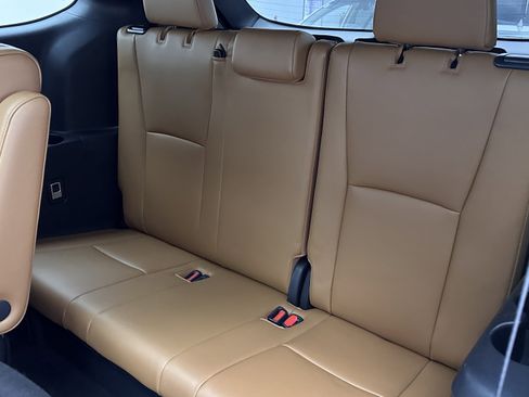 Used 2023 Toyota Highlander Platinum FWD image 33