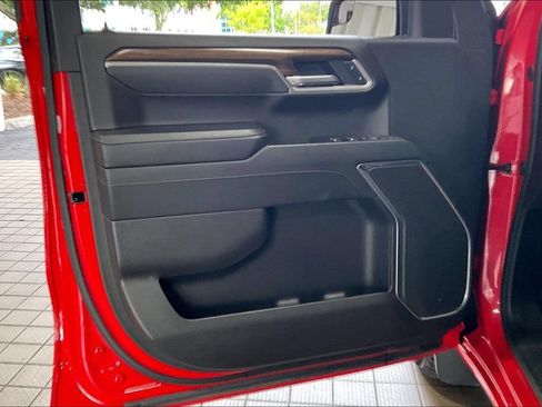 Used 2025 Chevrolet Silverado 1500 LT RWD image 2