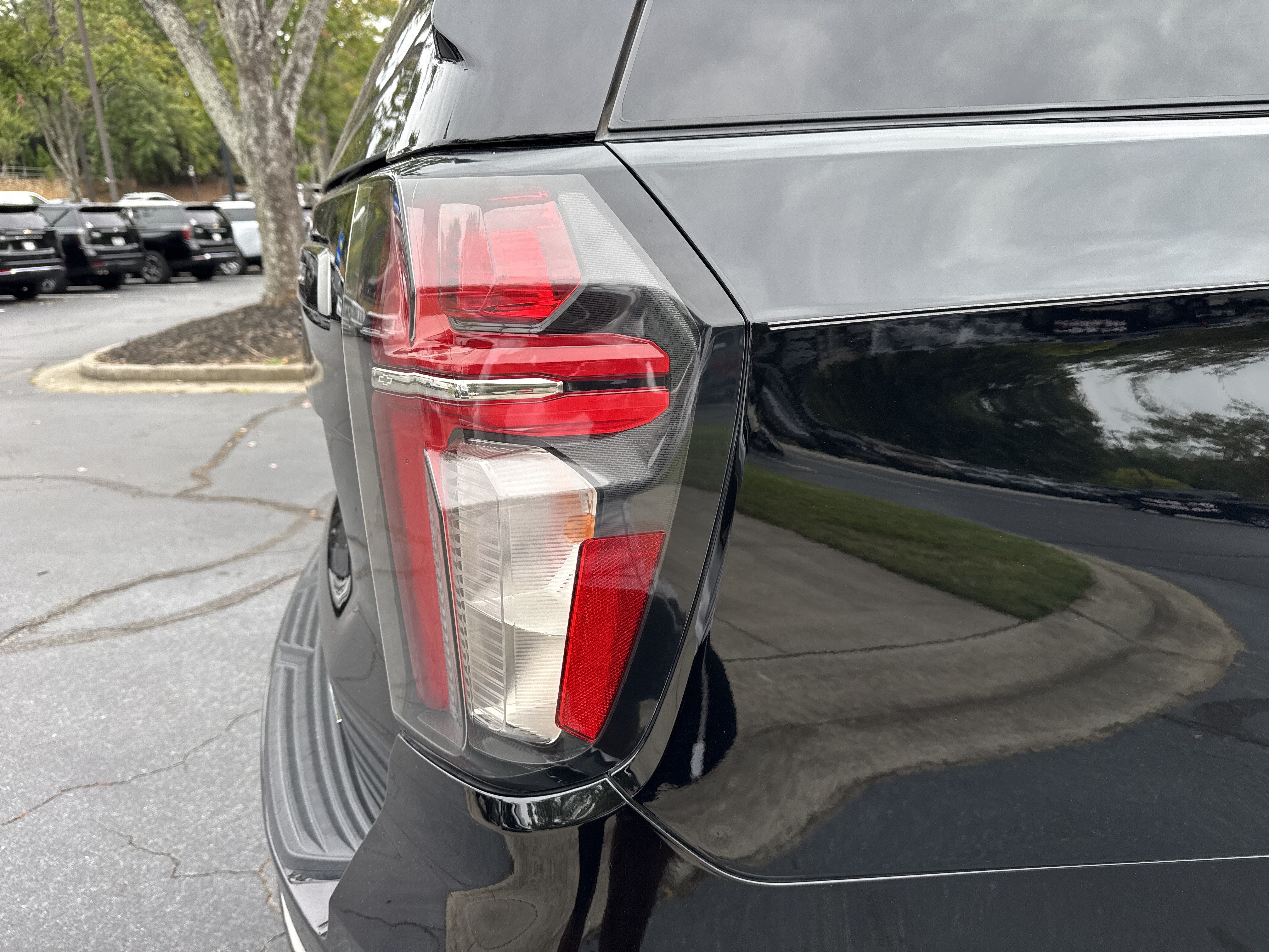 Used 2022 Chevrolet Tahoe RST w/ Sport Performance Package AWD/4WD image 11