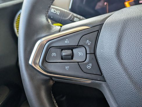 Used 2024 Chevrolet Trax ACTIV w/ Sunroof Package FWD image 15