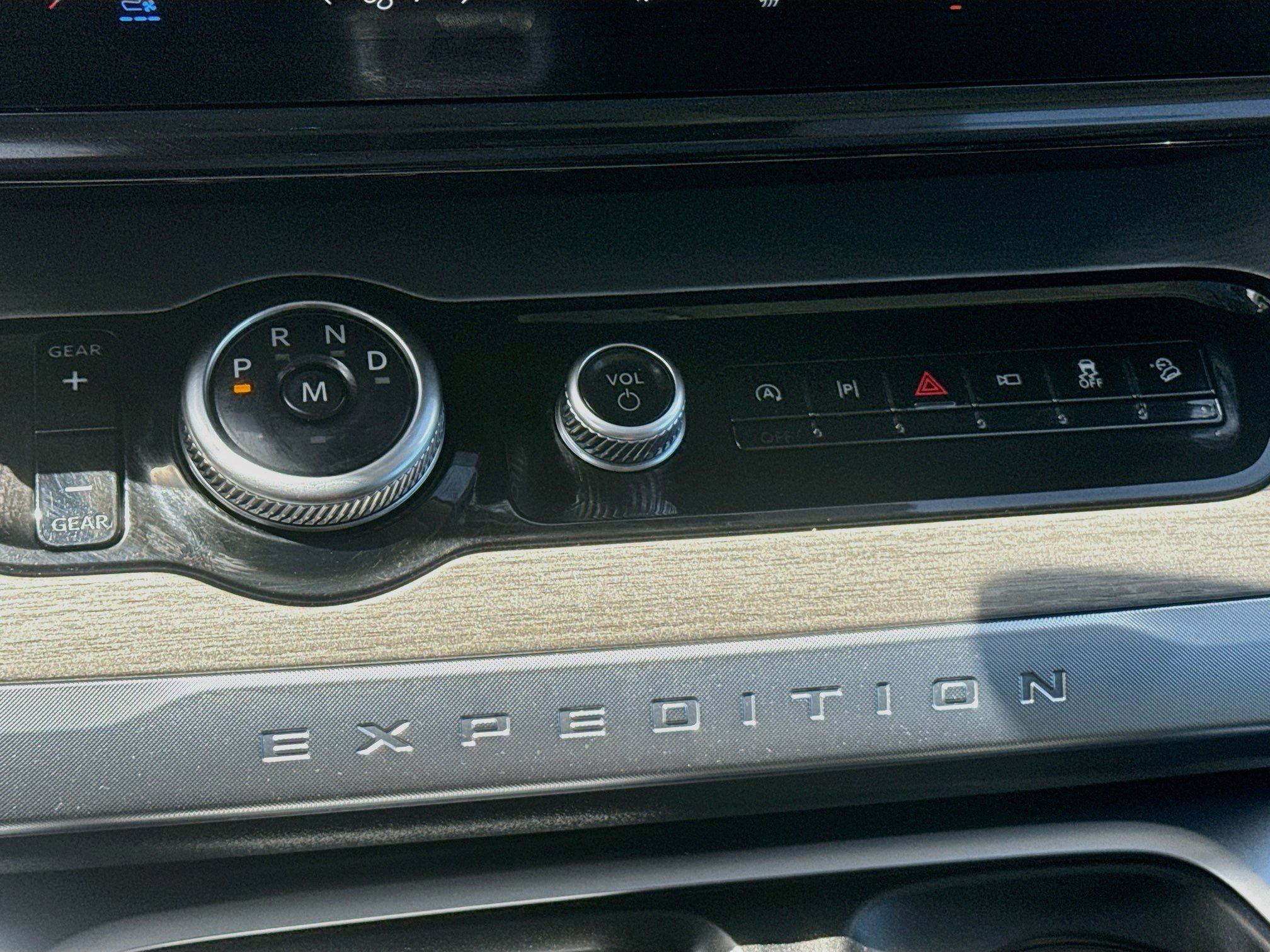 Used 2025 Ford Expedition Platinum AWD/4WD image 26
