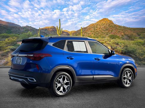 Certified 2021 Kia Seltos EX AWD/4WD image 4