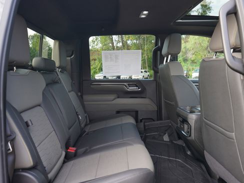 Used 2024 Chevrolet Silverado 2500 ZR2 w/ Technology Package AWD/4WD image 17