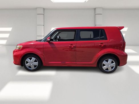 Used 2013 Scion xB FWD image 2
