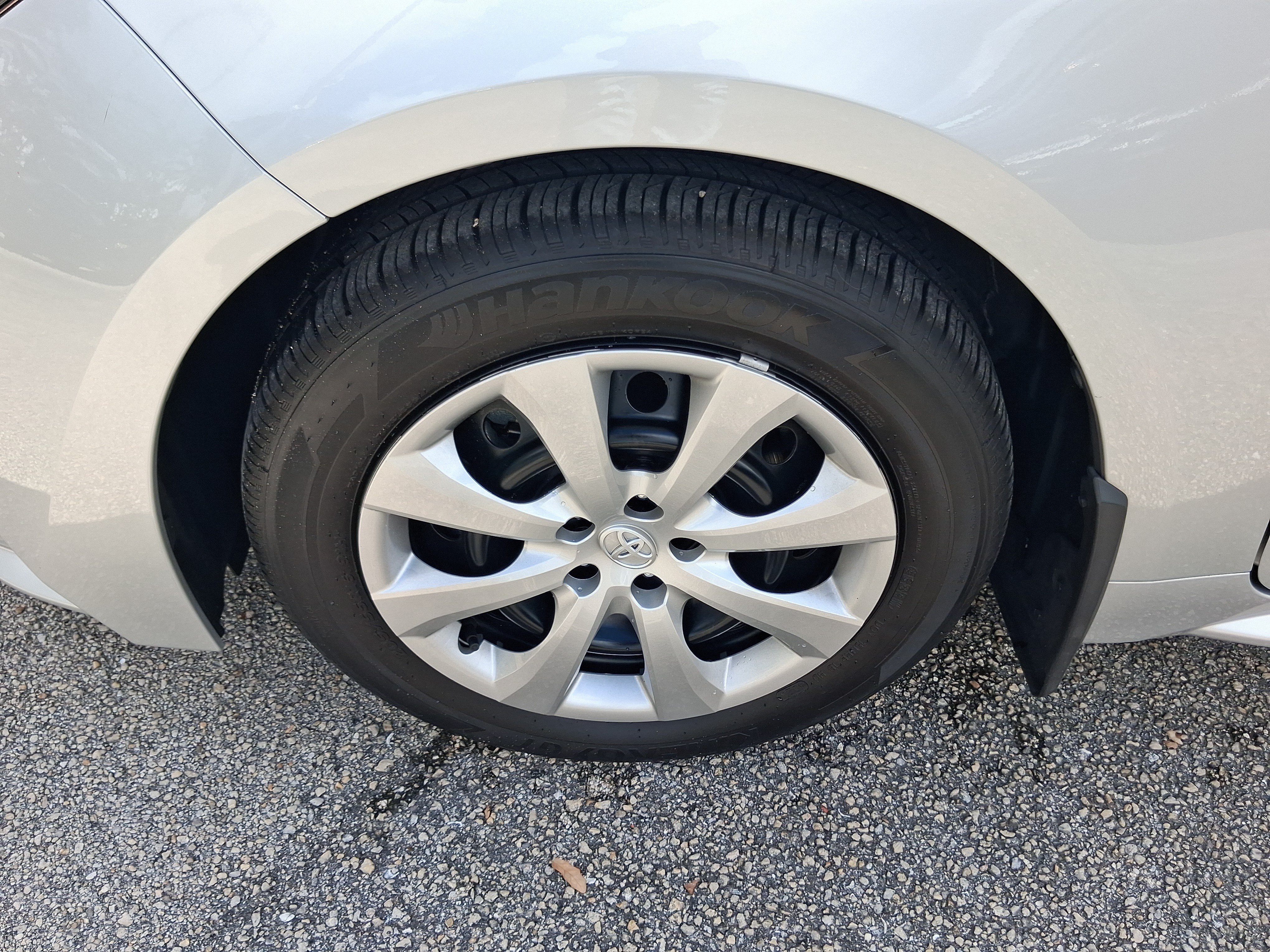 Used 2025 Toyota Corolla LE FWD image 17