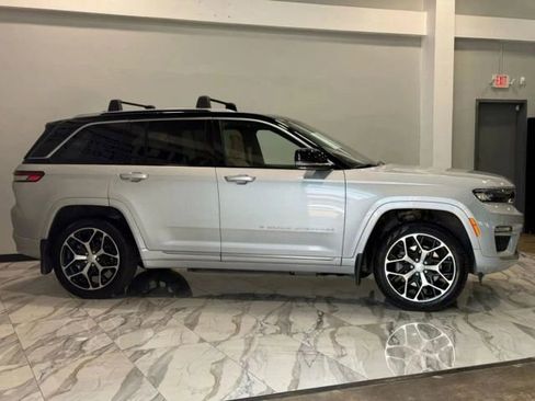Used 2022 Jeep Grand Cherokee Summit AWD/4WD image 5