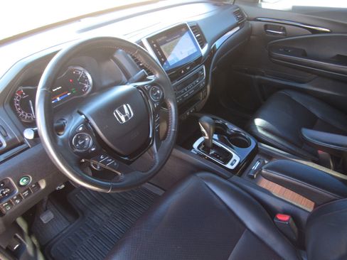 Certified 2017 Honda Ridgeline Black Edition image 17