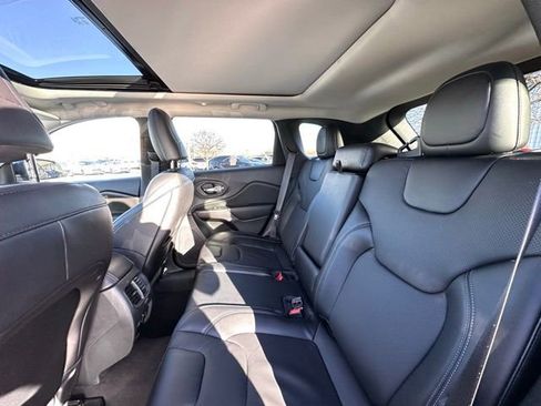 Used 2022 Jeep Cherokee Limited image 25