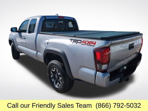 Used 2018 Toyota Tacoma TRD Off-Road w/ Technology Package image 3
