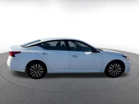 Used 2025 Nissan Altima 2.5 SV image 16