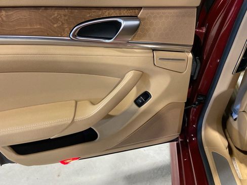 Used 2011 Porsche Panamera image 25