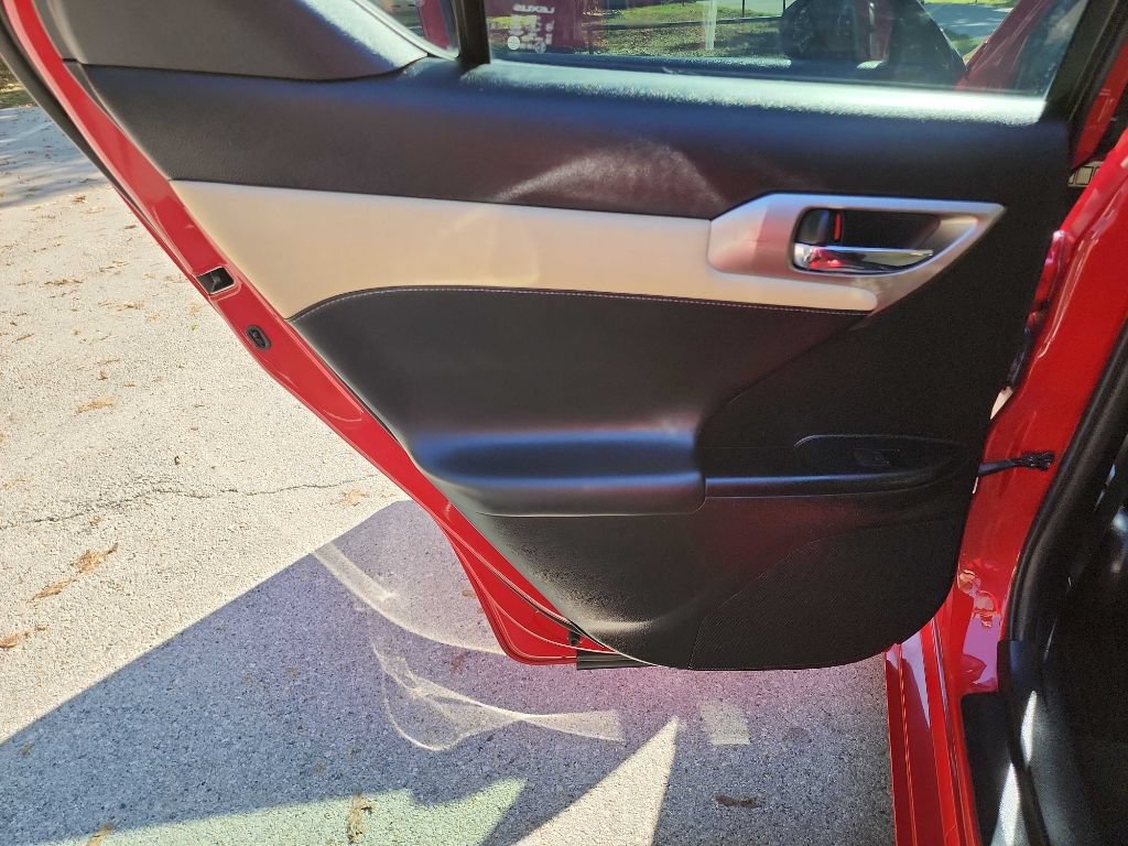 Used 2015 Lexus CT 200h w/ Seat Comfort Package FWD image 28