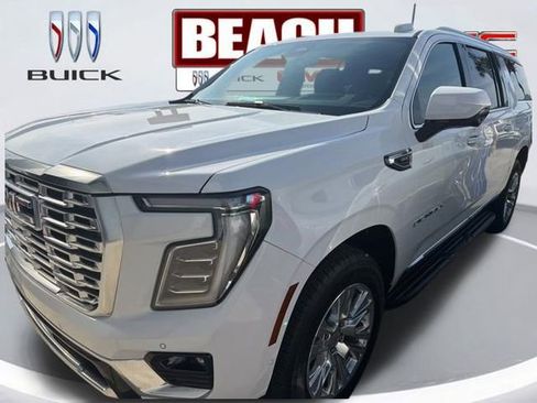 Used 2025 GMC Yukon XL Denali RWD image 6