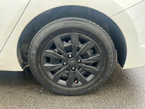 Used 2022 Hyundai Accent SE FWD image 10