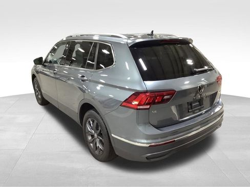 Used 2022 Volkswagen Tiguan SE w/ Panoramic Sunroof Package image 9