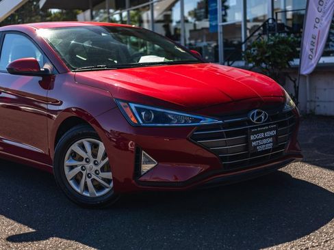 Used 2020 Hyundai Elantra SE FWD image 3