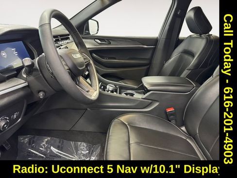 Used 2024 Jeep Grand Cherokee Limited w/ Luxury Tech Group II image 7