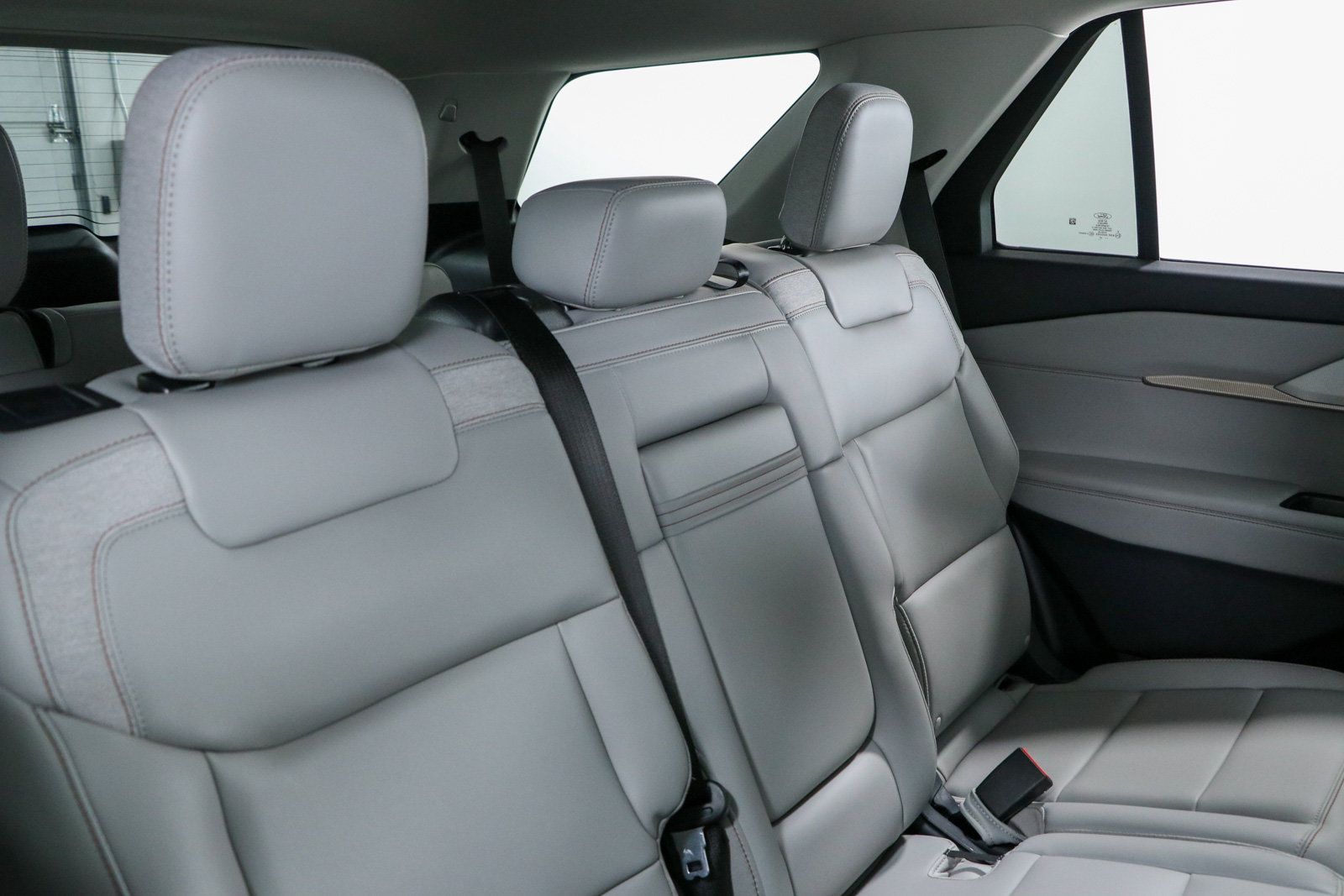 Used 2025 Ford Explorer Active w/ Active Comfort Package AWD/4WD image 28