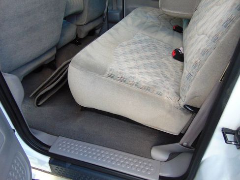 Used 2000 Ford F250 XLT image 9